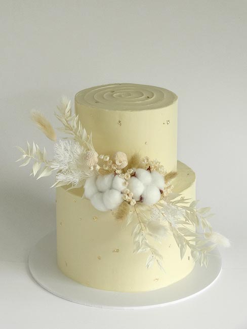 2-tier wedding cake with dried flowers