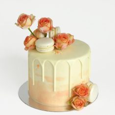 Floral drip cake